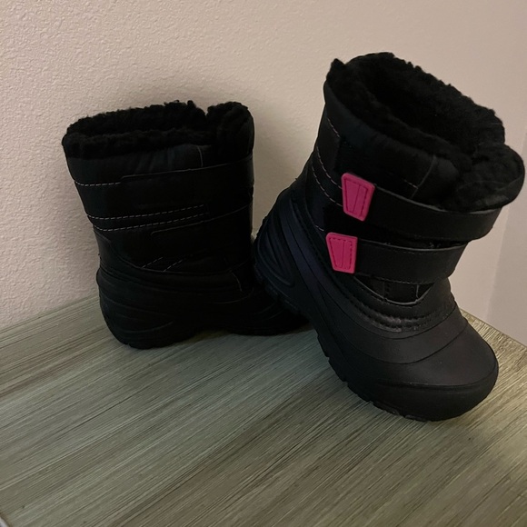 Wonder Nation Black and Pink Kids Snow Boots - Picture 1 of 4